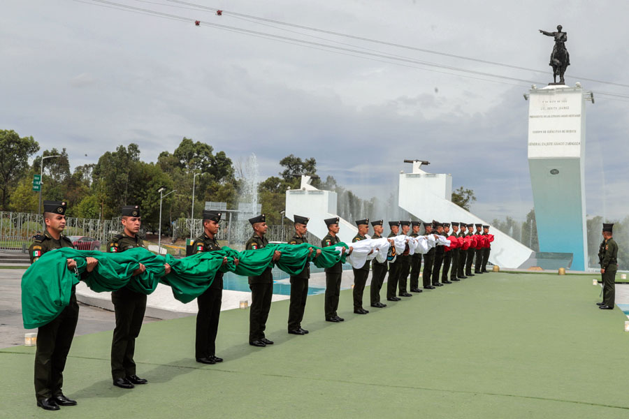 Inauguró gobernador bandera monumental en mausoleo de Ignacio Zaragoza