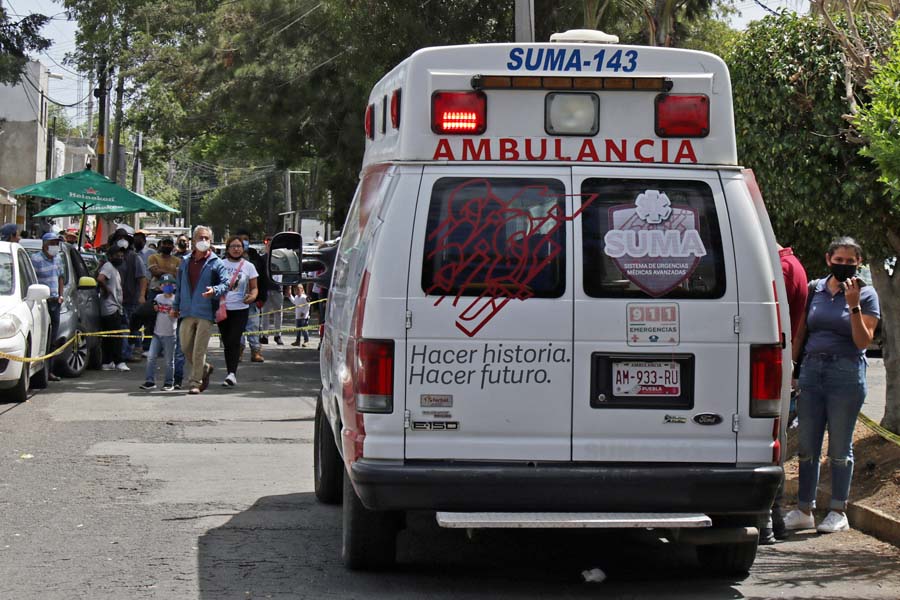 Reportan como delicada a niña herida en balacera en centro de salud