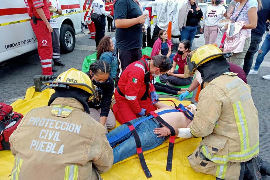 Chofer alcoholizado chocó contra dos autos dejando nueve heridos en Puebla capital