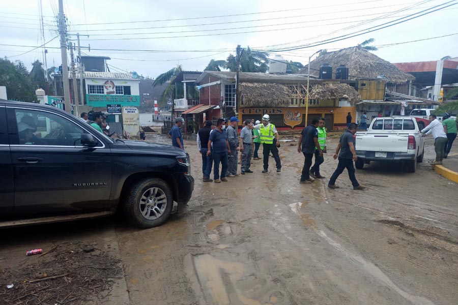 Continúan desaparecidas 5 personas tras paso de 'Agatha' en Oaxaca: Murat