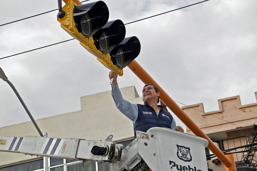 Retira Ayuntamiento de Puebla red de semáforos en Circunvalación