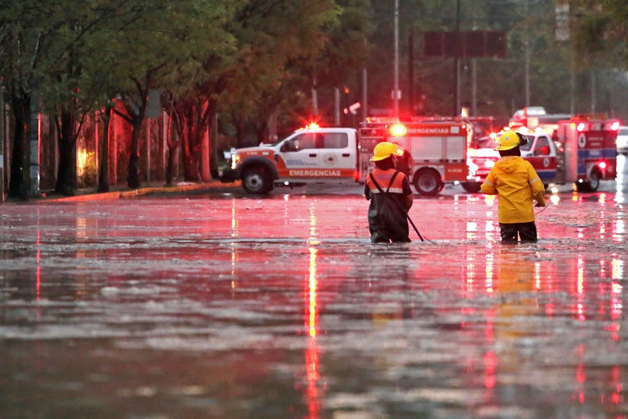 Prevé Servicio Meteorológico fuertes lluvias por tormenta tropical “Karl”: SEGOB