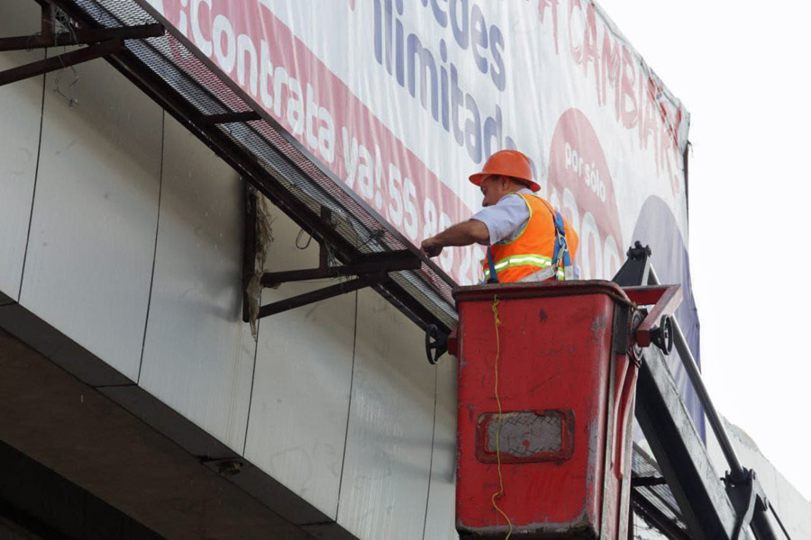 Ayuntamiento de Puebla hace limpieza integral en Bulevar Valsequillo