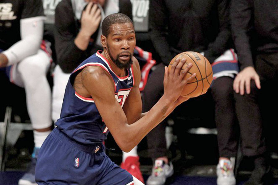 Kevin Durant da marcha atrás; se queda en Brooklyn