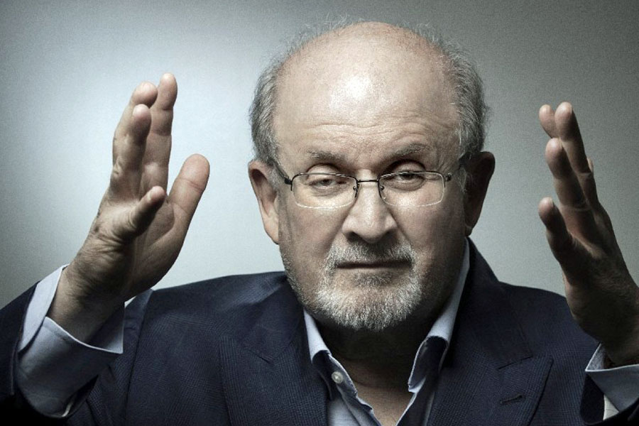 Salman Rushdie, escritor británico, fue atacado en Nueva York