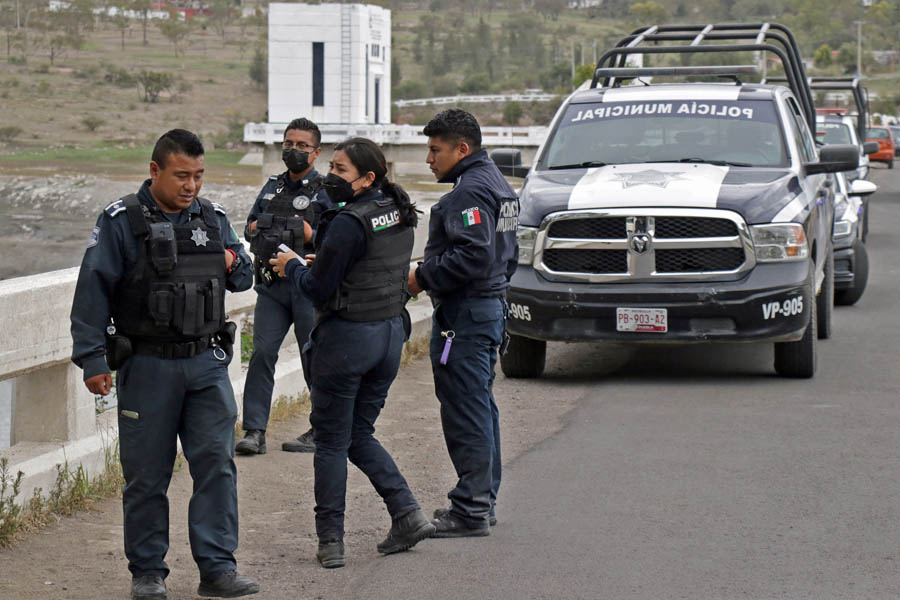 En dren de Valsequillo hallaron a pareja embolsada y ejecutada