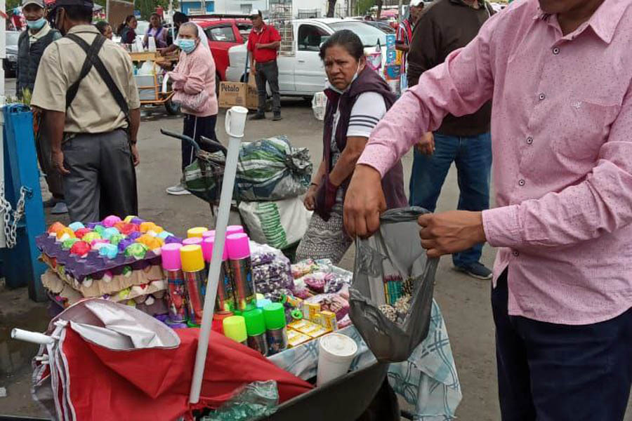 Decomisó Ayuntamiento de Puebla 15 kilos de pirotecnia en Central de Abastos