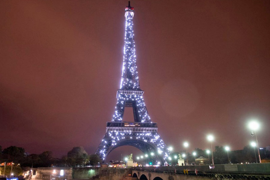 París apaga iluminación de Torre Eiffel y otros monumentos ante crisis energética