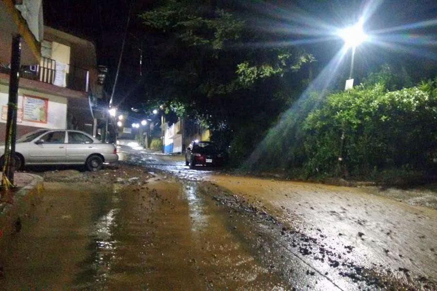 Se registran fuertes lluvias en Zacatlán e inundan calles