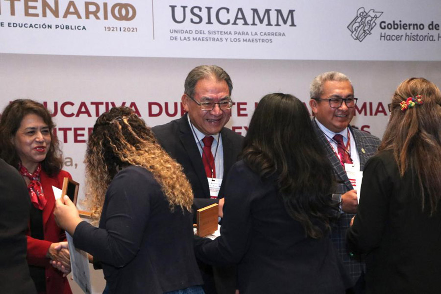 En foro regional, docentes poblanos son reconocidos por enseñanza creativa durante pandemia