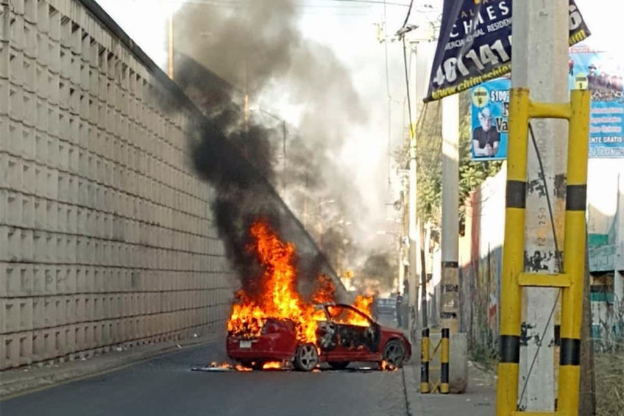 Matan a policía en Celaya, Guanajuato; reportan bloqueos y autos incendiados