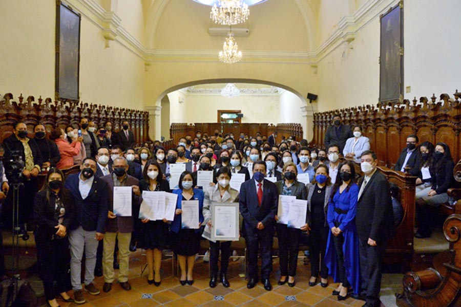 Entregó Rectora Lilia Cedillo Premio Ceneval al Desempeño de Excelencia-EGEL a 70 egresados de la BUAP