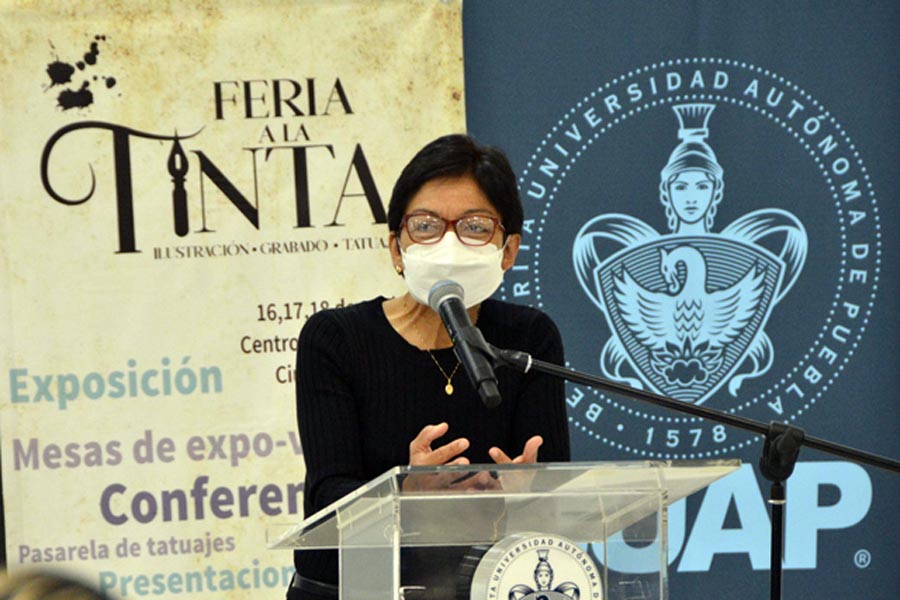 La Rectora Lilia Cedillo inaugura la exposición “Feria a la tinta”