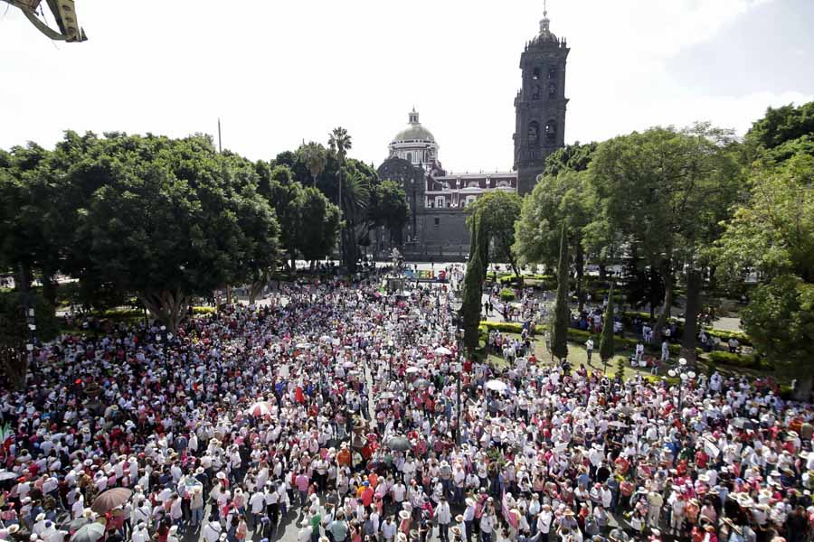 Más de cinco mil personas se reunieron en Puebla en la marcha en defensa del INE