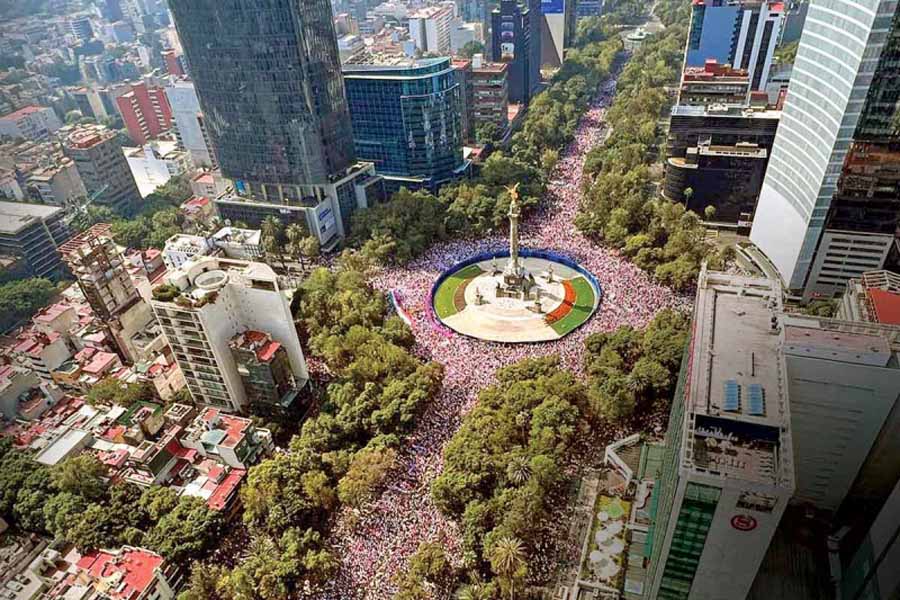 Claman por la democracia; cientos de miles de personas poblaron Reforma en defensa del INE