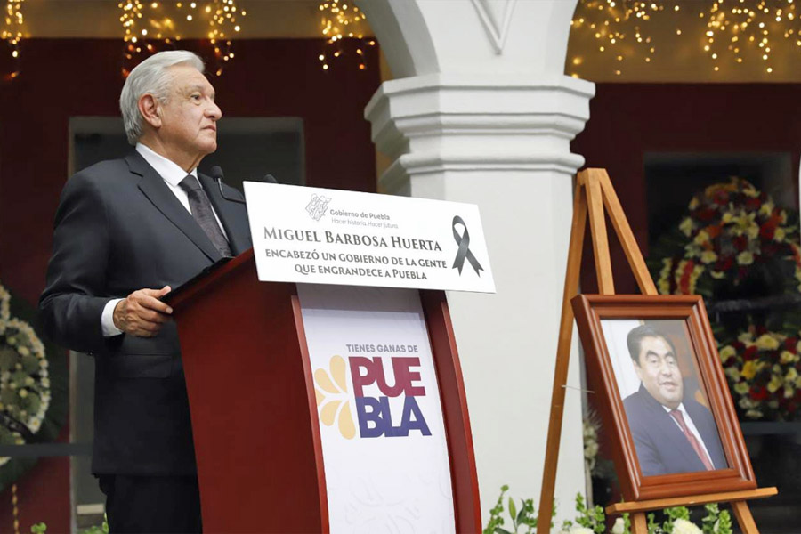 Encabezó AMLO homenaje a Miguel Barbosa en Casa Aguayo