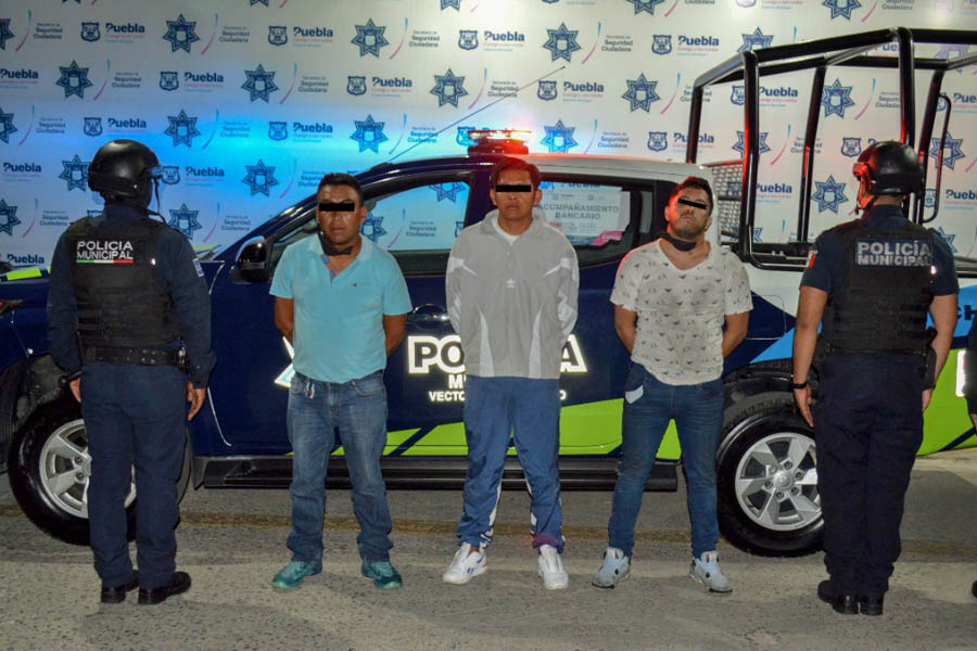 Policía municipal de Puebla detiene a cinco sujetos por robo a AT&T