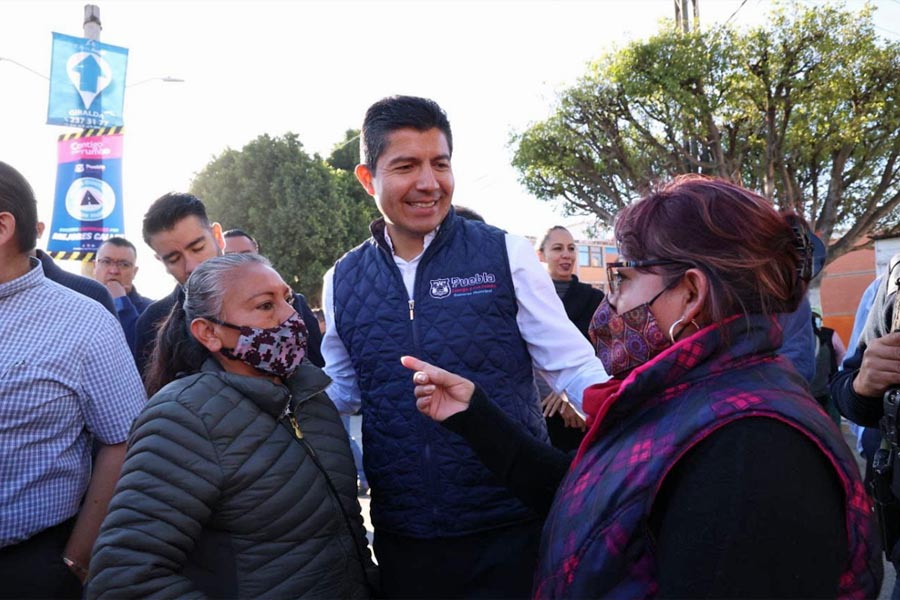 Eduardo Rivera arranca pavimentación de calle rosales en Santa Catarina Coatepec