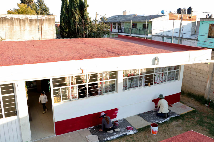 Apoya SEP a escuelas con mantenimiento y becas para disminuir deserción escolar