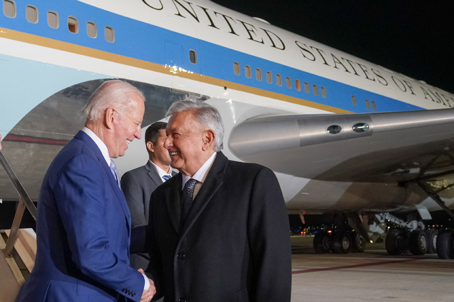 López Obrador recibe a Joe Biden en el AIFA; juntos viajaron en “La Bestia”