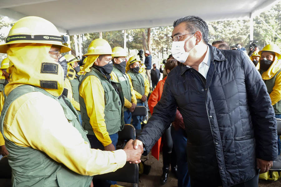 Fortalece gobierno de Puebla estrategias para cuidar medio ambiente y combatir incendios forestales