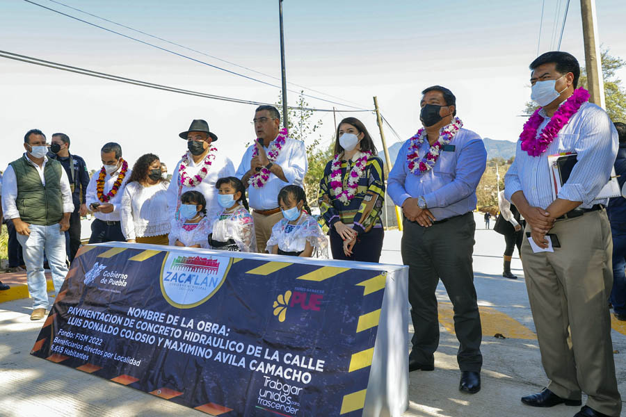 Para mejorar movilidad, gobierno estatal inaugura pavimentación de calles en Zacatlán