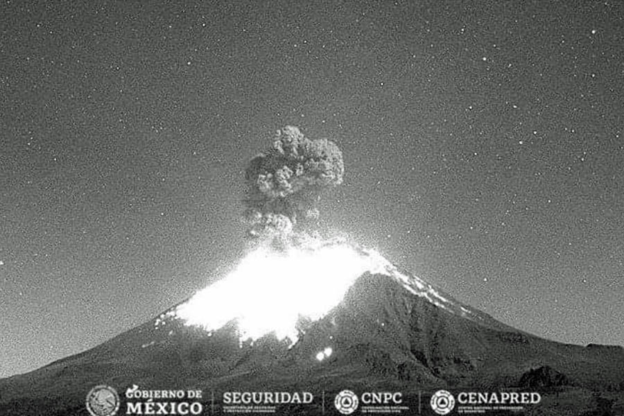 Registra Popocatépetl dos explosiones moderadas; semáforo en Amarillo Fase 2