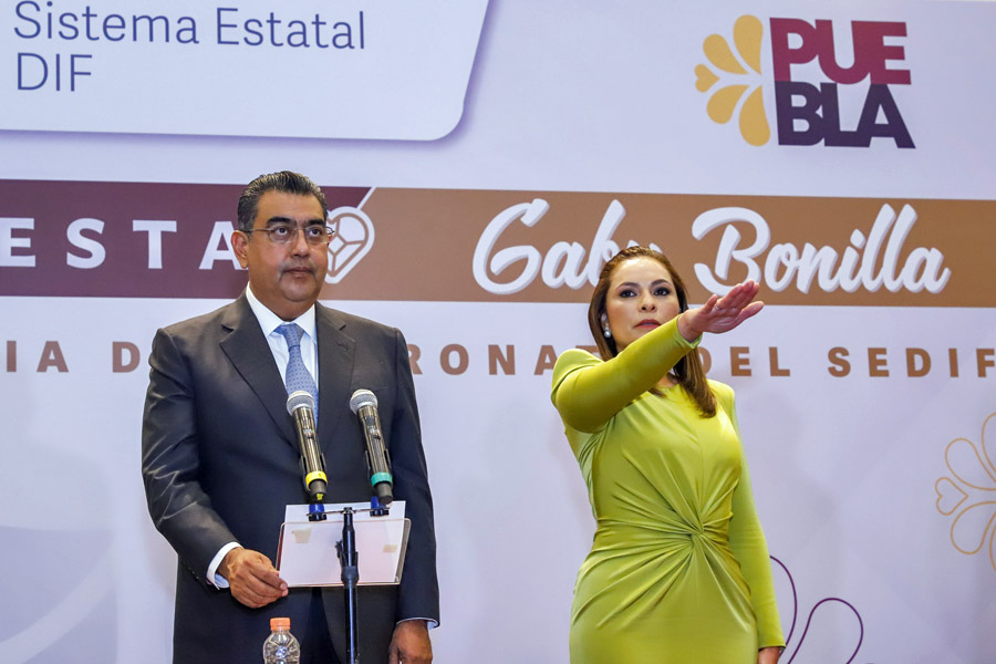 Toma protesta Gabriela Bonilla como presidenta del SEDIF; gobernador reconoce liderazgo de Rosario Orozco