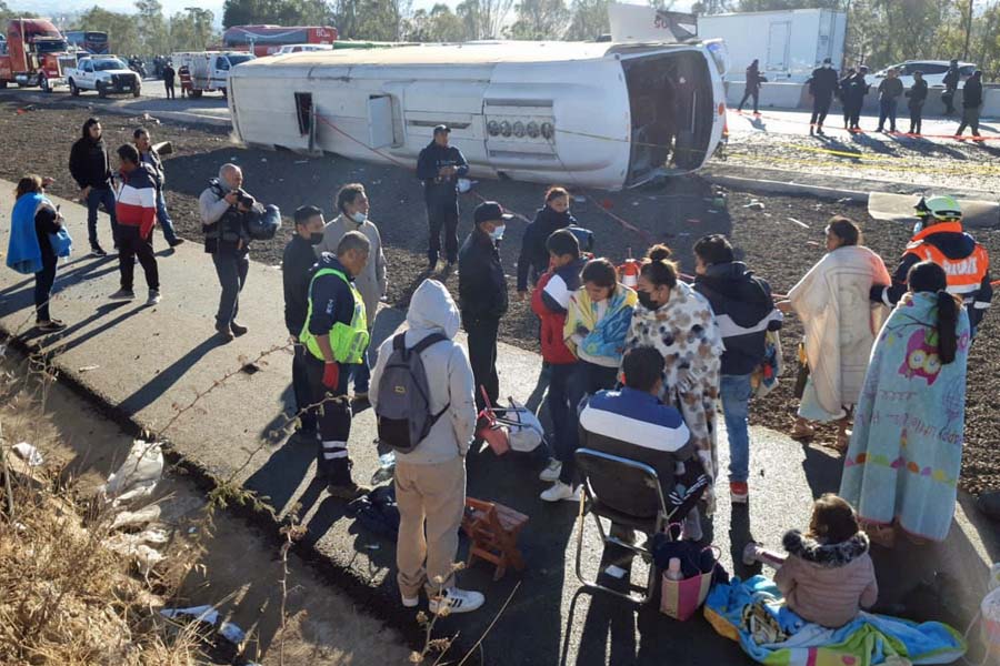 Murieron tres peregrinos de Ajalpan y más de 50 resultan heridos; Sergio Salomón instruye apoyo