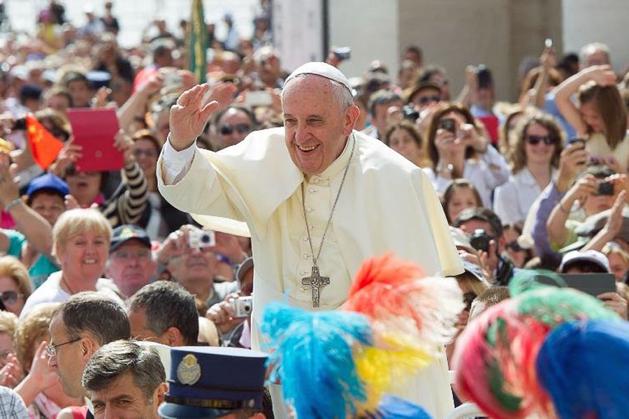 Papa Francisco es hospitalizado por problemas cardiacos y respiratorios