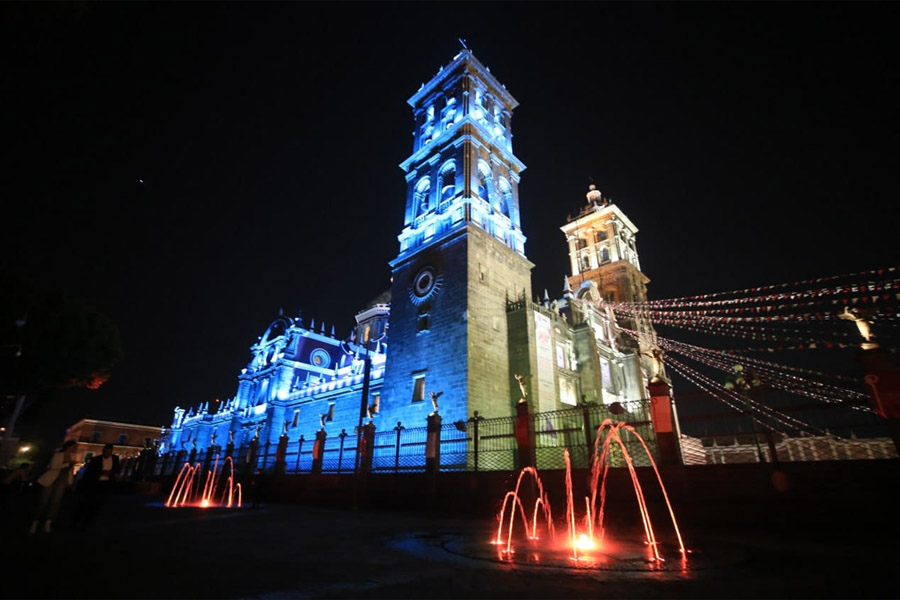 Celebra Ayuntamiento de Puebla aniversario de la ciudad entregando la restauración de Catedral