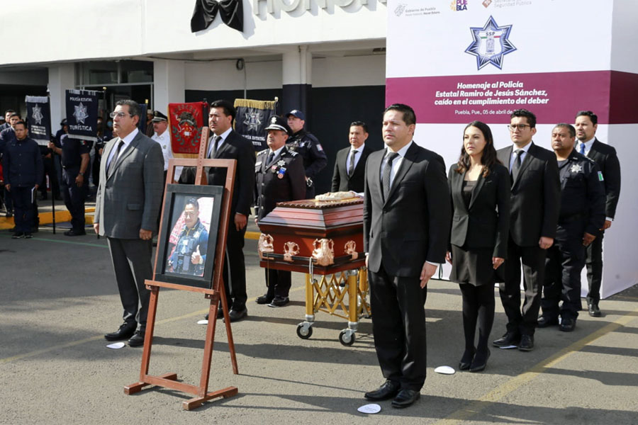 Encabeza Sergio Salomón homenaje a Ramiro de Jesús Sánchez, policía que perdió la vida en cumplimiento de su deber