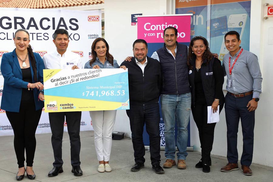 Ayuntamiento de Puebla recibe donativo del programa 'Pro Redondeo Oxxo 2023'