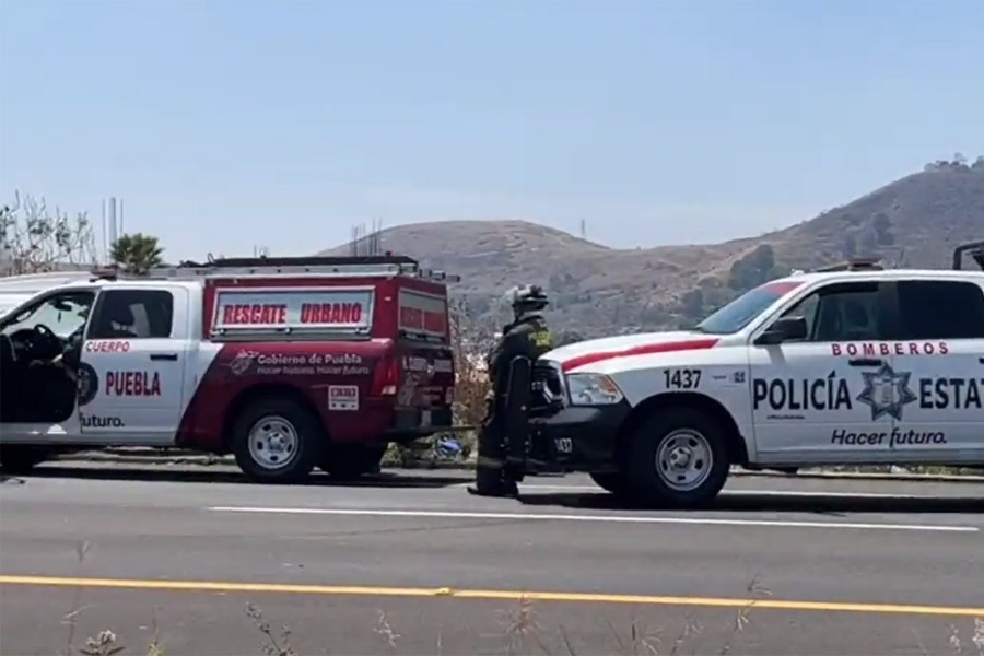 Murió policía tras chocar patrulla contra camión en la autopista Puebla-Atlixco