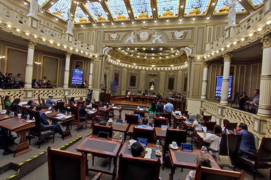 Eduardo Alcántara ofrece disculpa a Erika de la Vega en el Congreso