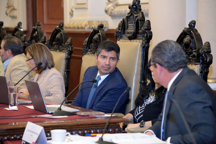 Regidores de Puebla aprobaron sancionar la venta ilícita de bebidas alcohólicas en casas habitación, jardines y predios