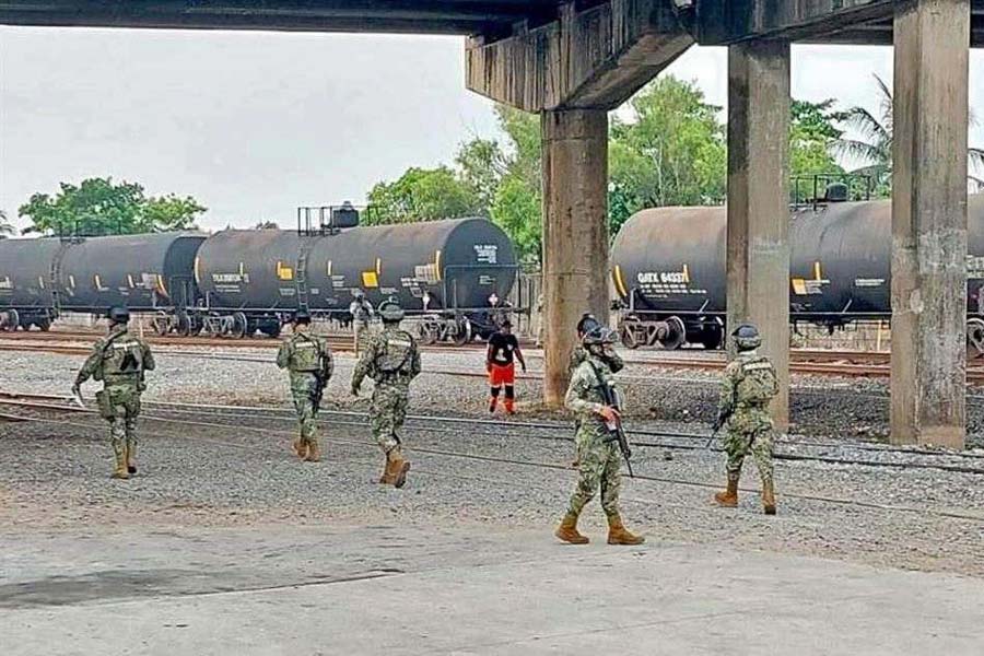 Ocupación de tramos de Ferrosur es “legal y constitucional”, asegura López Obrador