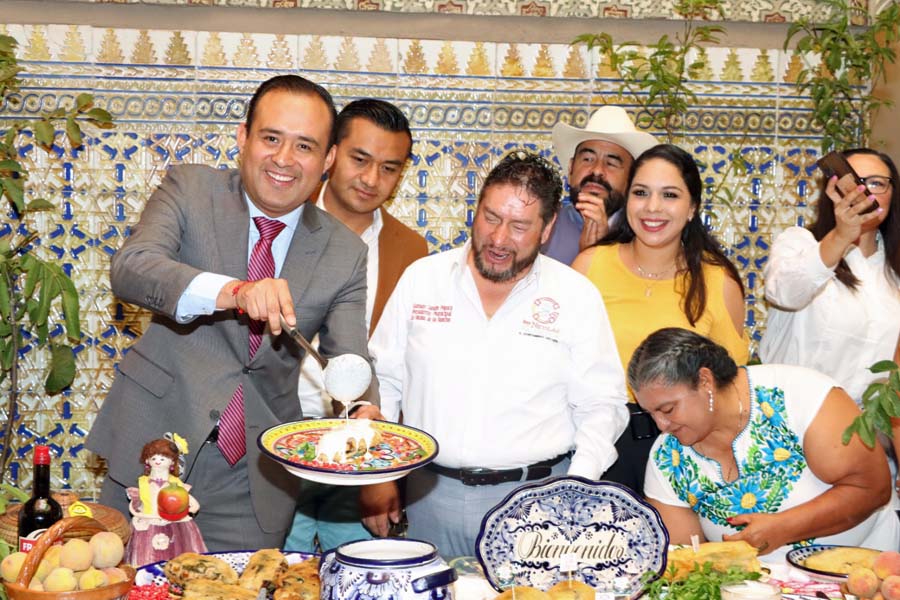 Presentan en el Congreso del Estado actividades del XXII Festival Internacional del Chile en Nogada