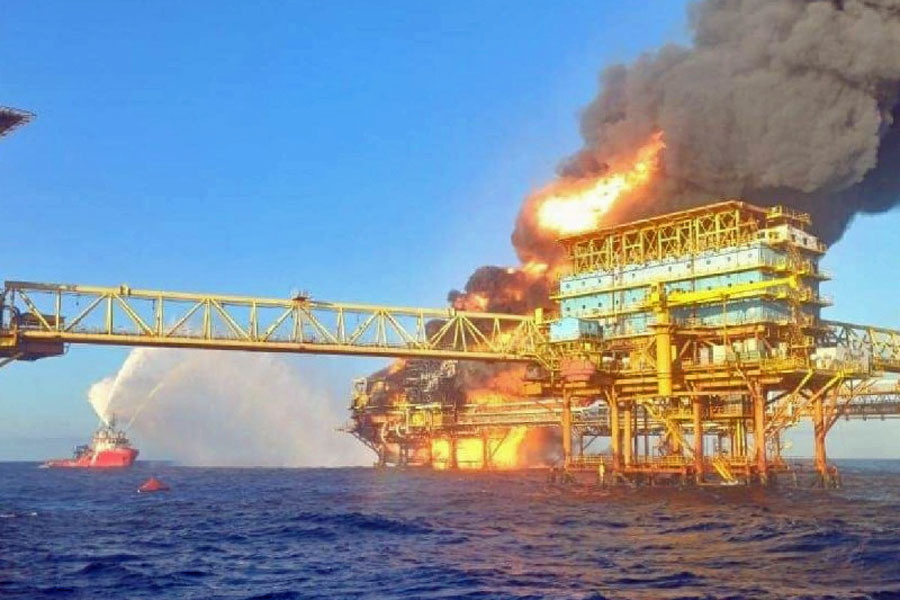 Explosión e incendio en plataforma en Cantarell de Pemex deja 6 heridos