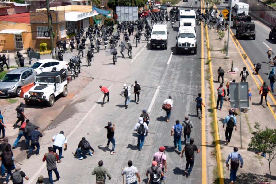 Liberan Autopista del Sol tras más de 6 horas y entregan a funcionario retenidos