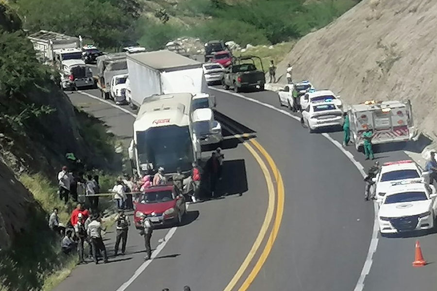 Confirma gobierno 16 migrantes muertos por accidente en la Oaxaca-Cuacnopalan