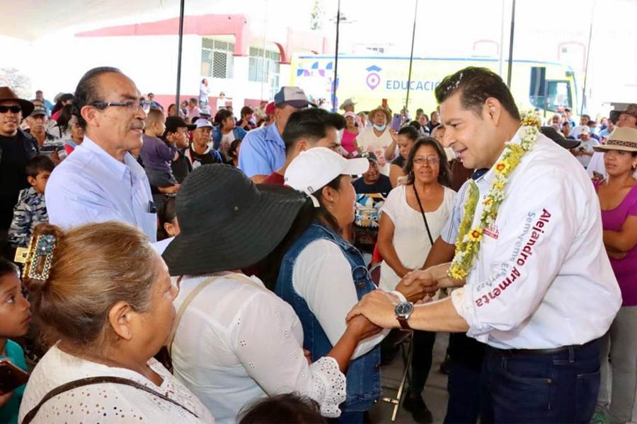 40 familias de Xonacatepec atendidas por Armenta en agua, seguridad y salud