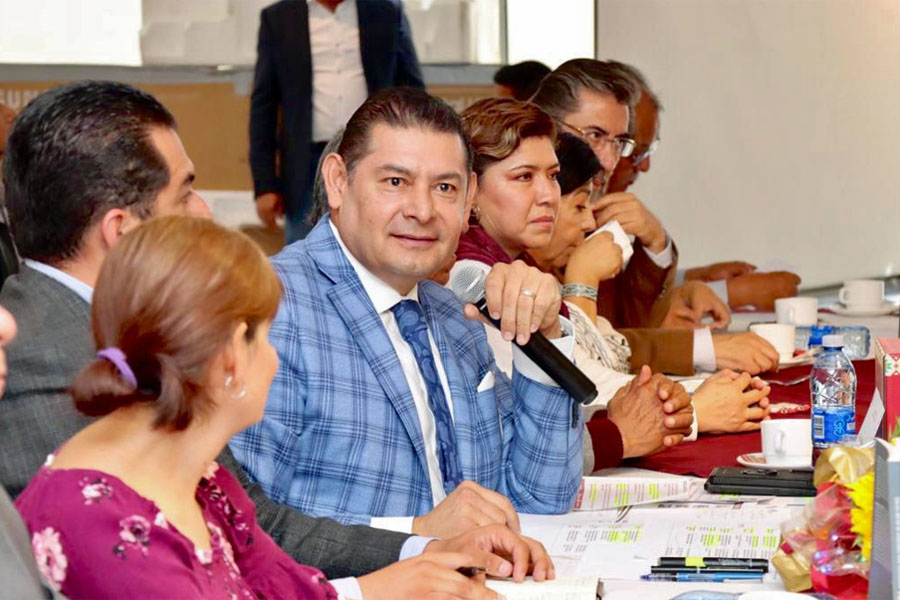 El senador Armenta apoya la política educativa de AMLO y avala los libros de texto para el nuevo ciclo escolar