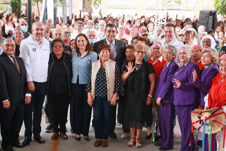 Reconocen Sergio Salomón y Gaby Bonilla a adultos mayores: “son el tesoro de la sociedad”