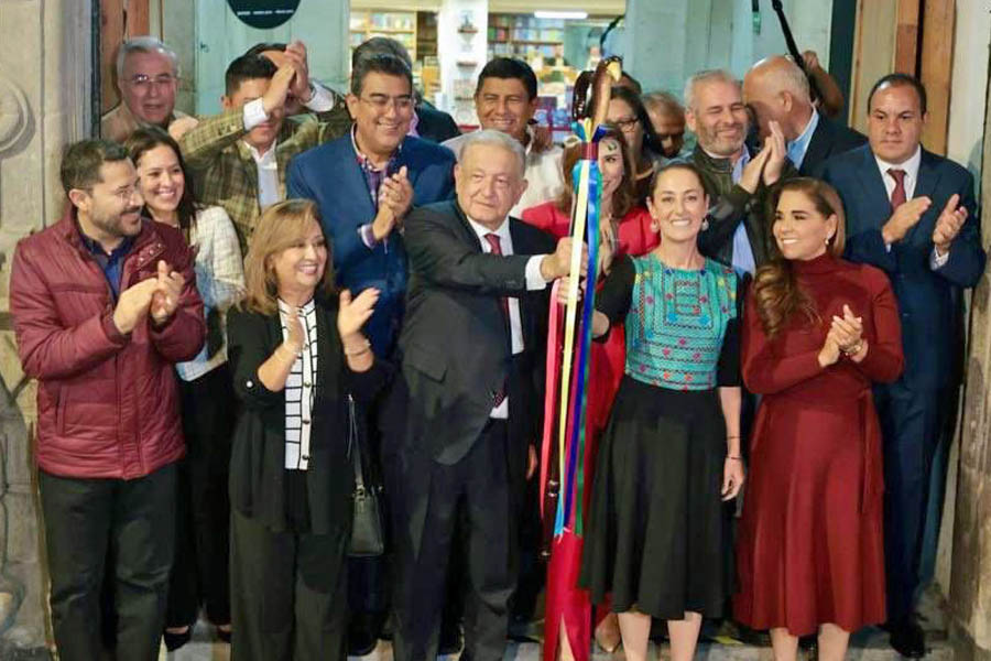 Claudia Sheinbaum recibe el bastón de mando