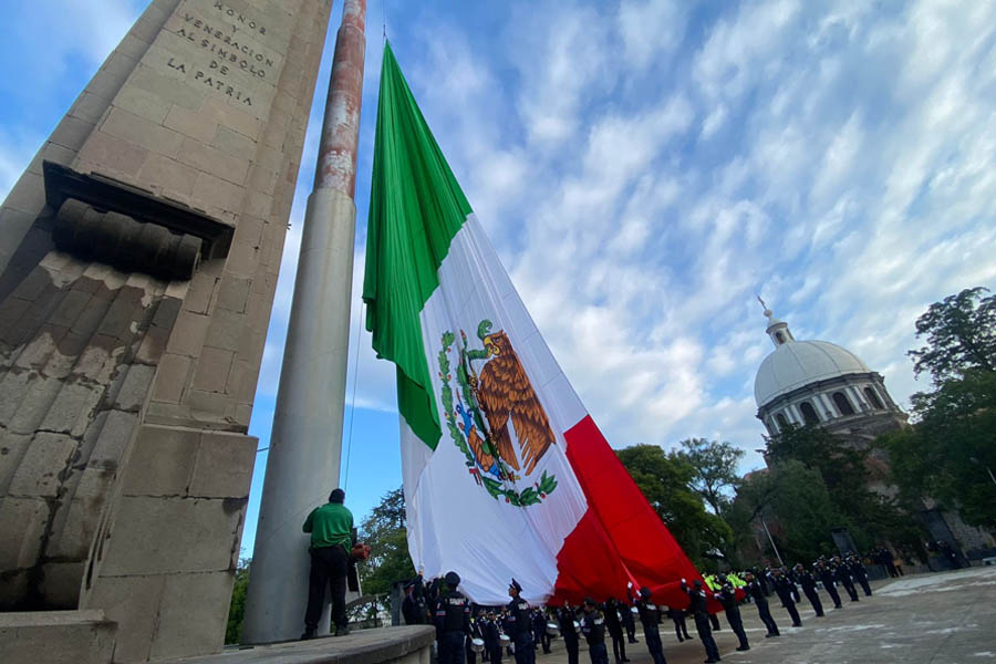 Izó Ayuntamiento de Puebla 5 banderas monumentales