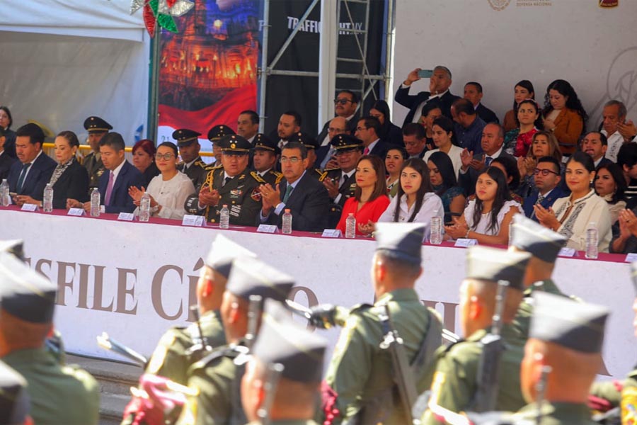 Encabeza Sergio Salomón ceremonia por el 213 aniversario de la Independencia de México y desfile cívico militar