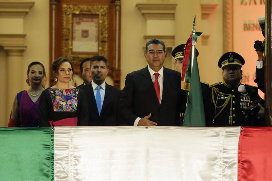 Celebra Puebla orgullo mexicano; Sergio Salomón encabezó “Grito de Independencia”