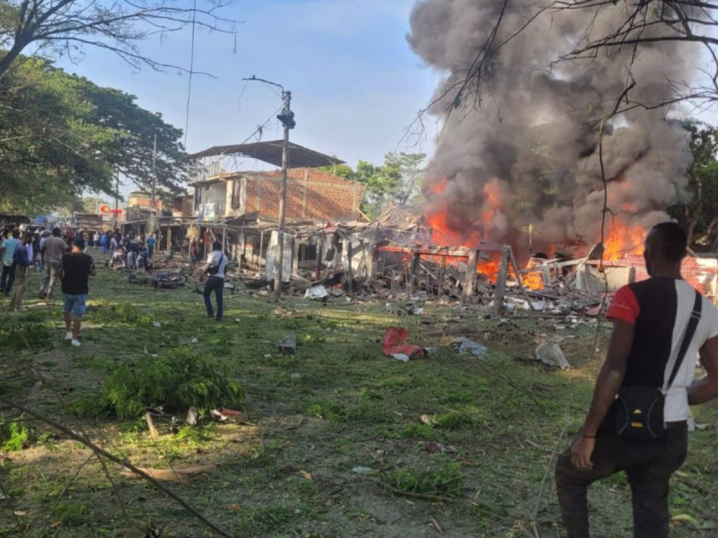 Explotó coche bomba contra estación de policía en Colombia; hay dos muertos