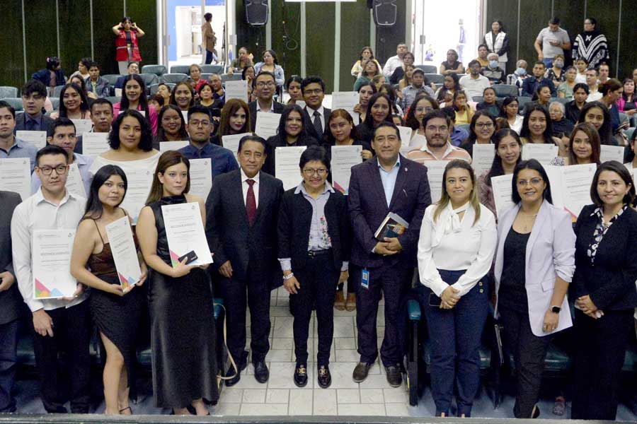 Entregó Rectora María Lilia Cedillo Ramírez Premio Ceneval al Desempeño de Excelencia-EGEL